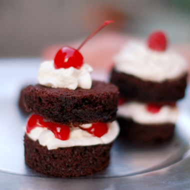 Maraschino mini cakes with nondairy whip topping